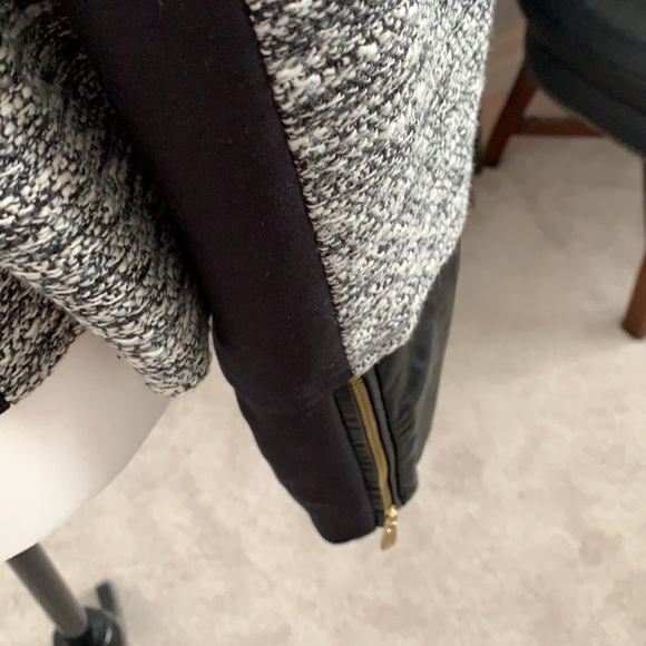 Peter Nygard jacket with black leather partial sleeves and collar size 10 - Picture 3 of 6